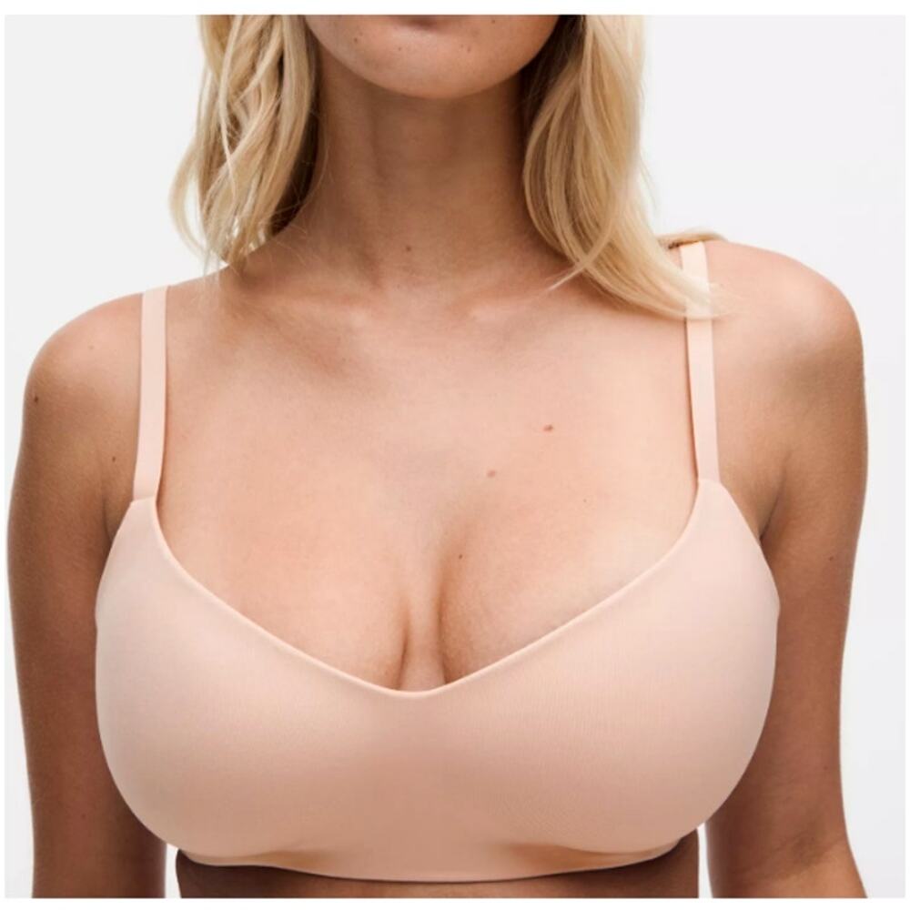 Lululemon Wundermost Nulu Adjustable T-Shirt Bra Misty Shell Size 36C